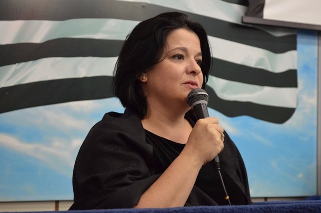 20171010_FOTO - Carol cobra fiscalização no despejo de entulhos na Av. São Gonçalo